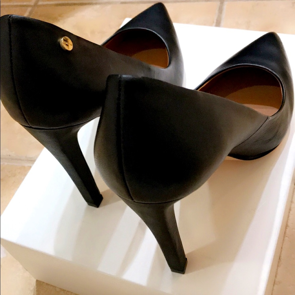 COPY - Calvin Klein Pointed Toe Classic Leather Pump